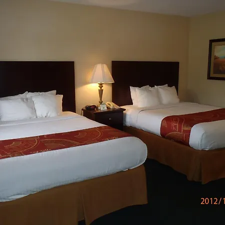 Days Inn By Wyndham Alexander City Room photo